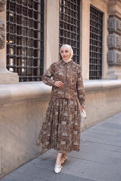 بدلة نسائية بنمط عرقي مكونة من قطعتين باللون البني