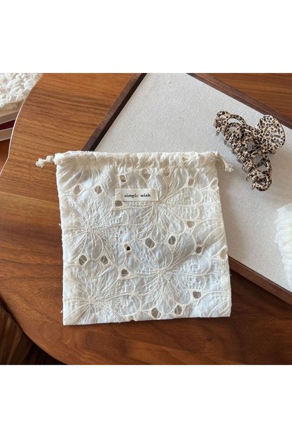A Retro Lace Storage Pouch Apricot Lace-Cutout Embroidered Multi-Purpose Organizer Hair Accessories