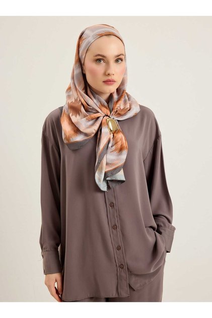 Geometric Patterned Scarf with Fringe -