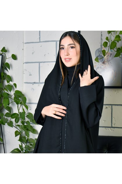 طرحة حرير سوداء بحافه مزينة بكريستال اسود