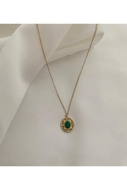 Gold Steel Necklace with Green Stone Detail | Authentic and Stylish Design with an Antique Look