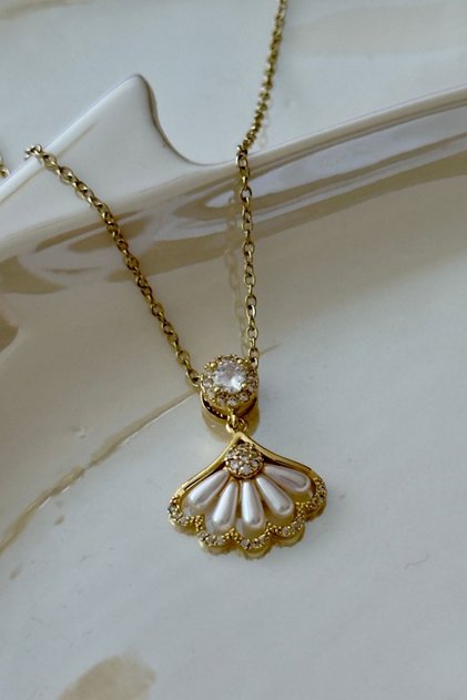 Steel Pearl Detailed Mussel Figured Necklace