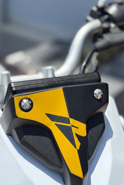 Head Detail R Logo Sticker (1 Piece) for Rks Srk 125S Naked Model