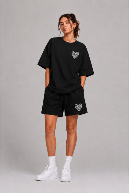 Loose and Comfortable Heart-Patterned T-Shirt and Shorts Set.