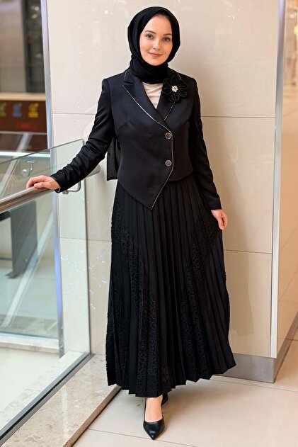 Stone Embroidered Skirt with Guipure Detail Evening Dress Set