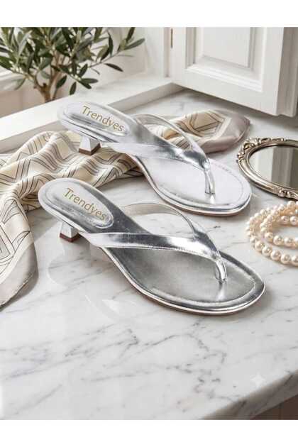Flip-flop sandals with heels
