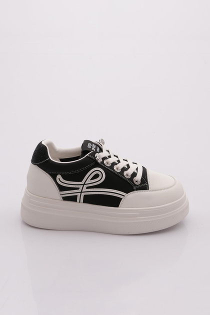 26K300 Women's Sports Shoes