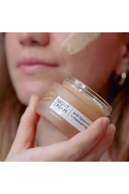 ÖDÜLLÜ ÜRÜN-Hyaluronik Asit+Niacinamide-Pro Retinol Gece Kremi