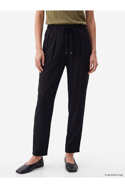 Black Elastic Waist Carrot Cut Women's Trousers