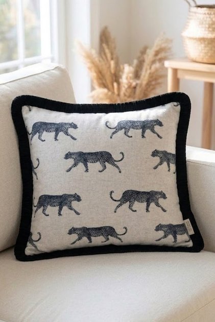 Black Tasseled Leopard Patterned 43x43cm Decorative Throw Pillow Cover