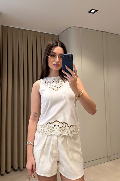 Embroidery Detailed Sleeveless Blouse - White