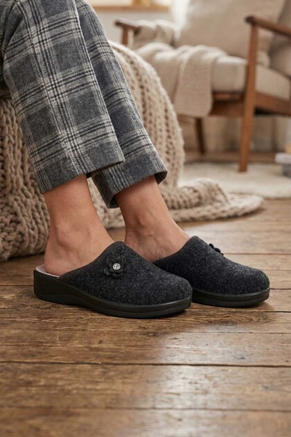 Butterfly Women's Winter Felt Comfortable Sole Home Garden Slippers