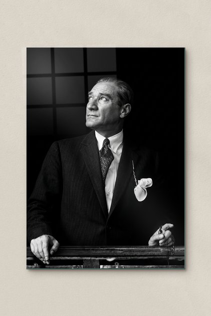 Mustafa Kemal Atatürk Siyah Beyaz Portre Temperli Cam Tablo – Çerçevesiz Dikey Duvar Dekoru