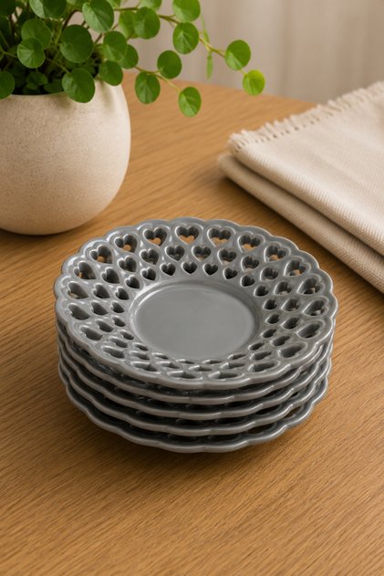 6’lı Plastik Kalp Desenli Çay Tabağı Seti