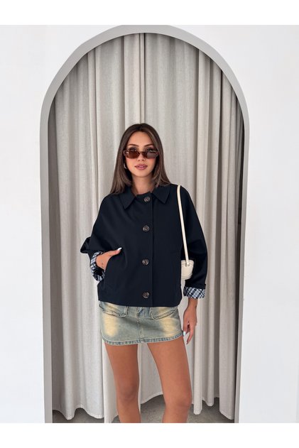 Women's Short Buttoned Shirt Collar Jacket