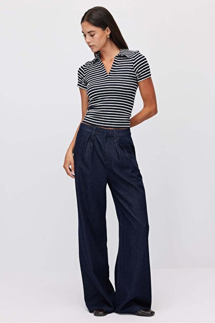 Women's Pleated Wide Leg Jeans