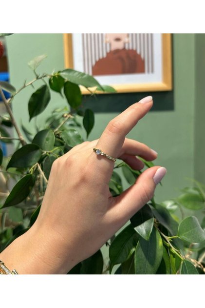 Circle Stone Thin Ring