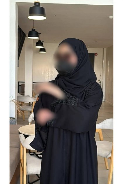عباية نواعم أناقة الشكّ والتطريز الفاخر على الأكمام | عباية سوداء عملية ومريحة