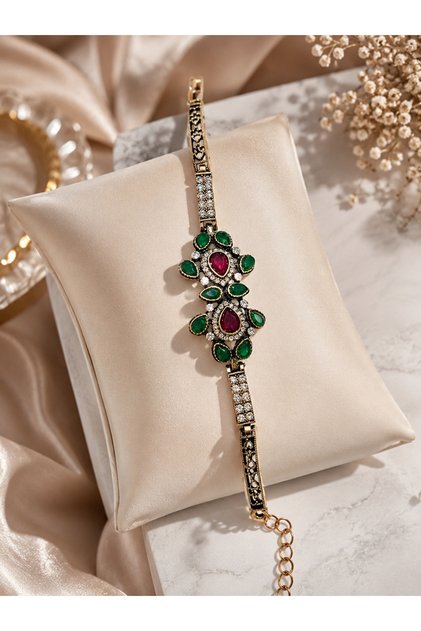 Elegant Vintage Women's Bracelet Adorned with Rubies