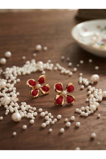 Kırmızı Mineli İnci Detaylı Çiçek Kadın Gold Küpe