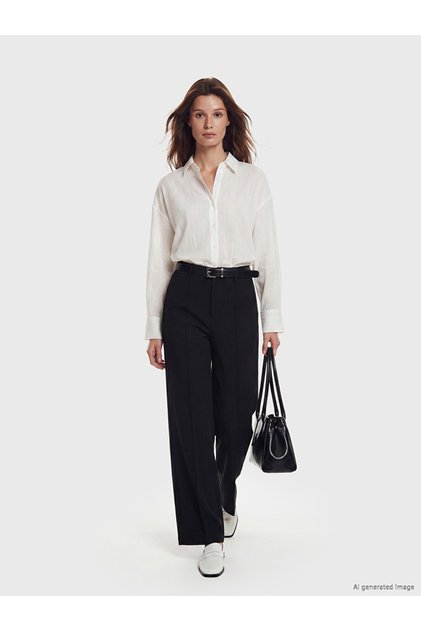 Pantaloni de damă plisați, cu croială largă și regulară