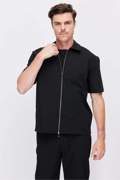Men's Zippered Short Sleeve Shirt