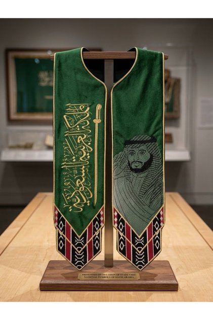 شال اليوم الوطني السعودي فخر وأناقة في احتفال المملكة المقاس يناسب الكبار والشباب