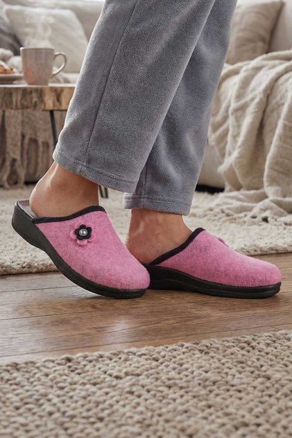 Butterfly Women's Winter Felt Comfortable Sole Home Garden Slippers