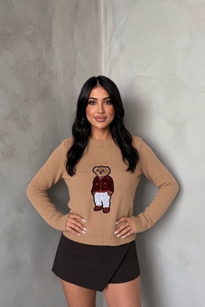سترة تريكو نسائية بياقة دائرية وطبعة دب الجمل