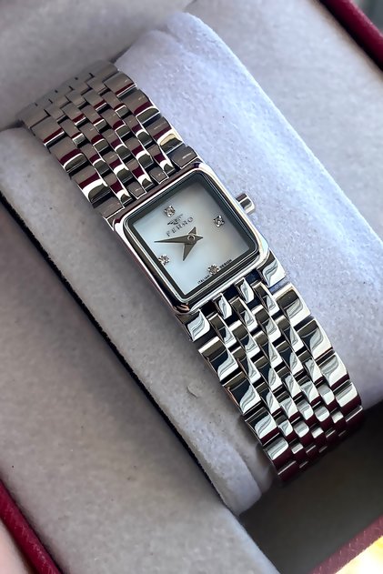Women's wristwatch steel band waterproof 2 years warranty boxed