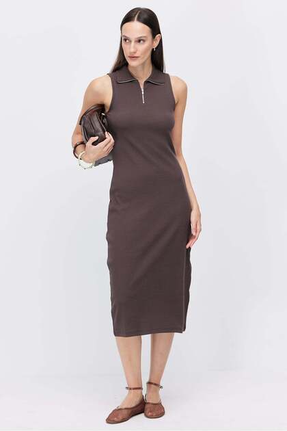 Rochie midi fără mâneci cu guler polo pentru damă