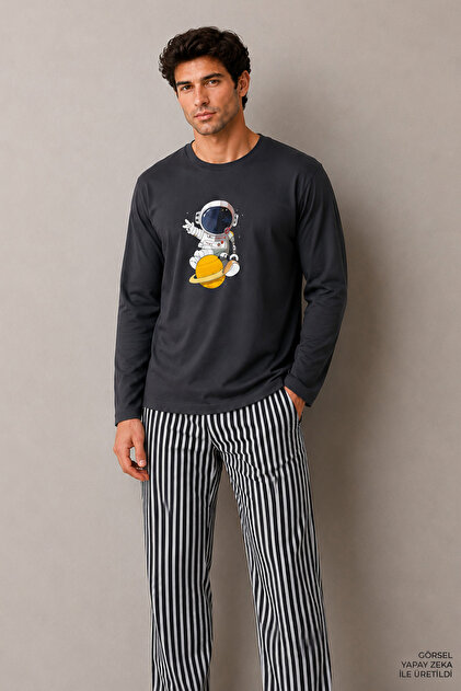 Erkek Pamuklu Üstü Baskılı Altı Çizgili Pijama Takımı