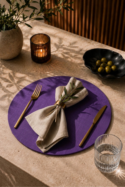 Placemat, purple plate