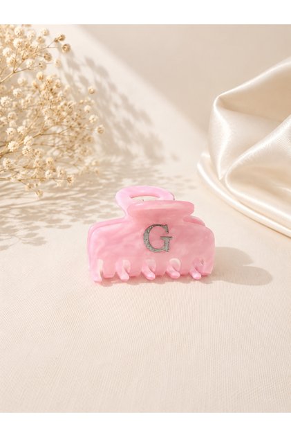 G Harfli Pembe Saç Tokası – Kişiye Özel Harf Detaylı Görünümlü Şık Toka