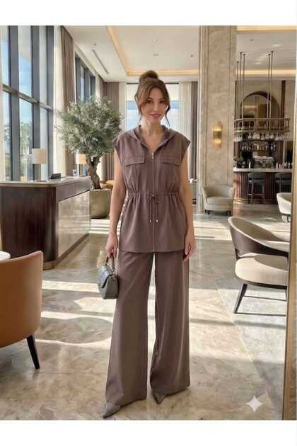 Women's Comfortable Cut-Out Tunnel-Style Vest and Pants Set with Front Zipper and Hooded Pockets