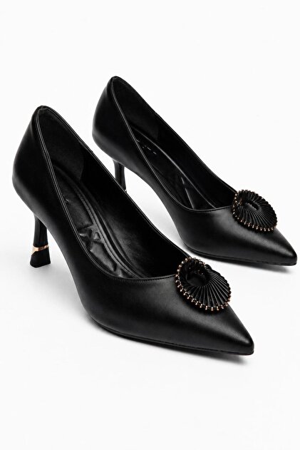 Vienna Black Rustic Damen-Schuhe mit spitzer Zehenpartie und goldener Schnalle, detailliert und stilvoll, mit Absatz