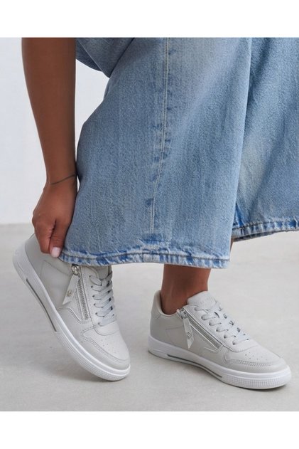 Women's flat sole zipper detailed casual comfortable sports shoes