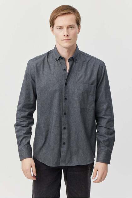 Men's Pocketed Collared Buttoned Regular Shirt