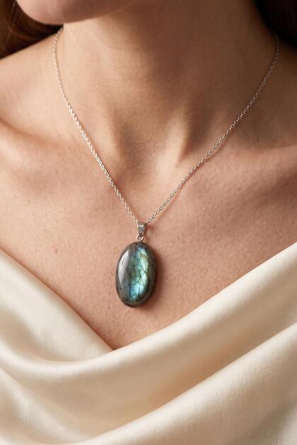 Oval Form Labradorite Stone Necklace – Steel Chain