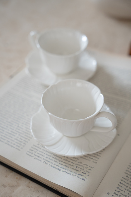 Fleur Set of 2 Porcelain Coffee Cups – White