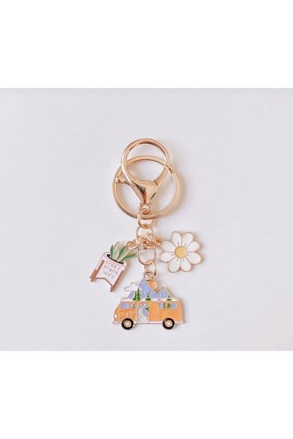 Women's Bag Accessory Gold Keychain – Stylish Bag Ornament with Flower and Caravan Figures
