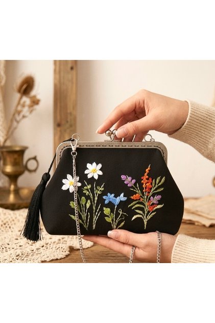 25x15 cm wildflower themed 100% hand-embroidered linen light vintage bag