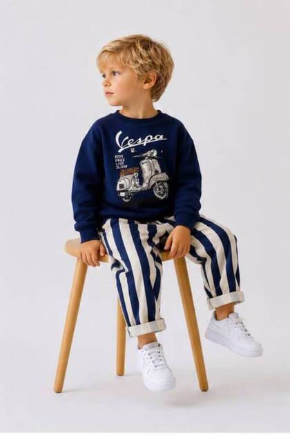 Boy's 2-piece set: black printed sweatshirt & striped pants