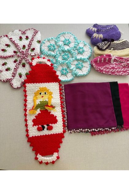 A 9-piece hand knitted dowry gift set including 3 pieces of needlework - 3 pieces of booties - 3 pieces of knitted fiber. images are representative.