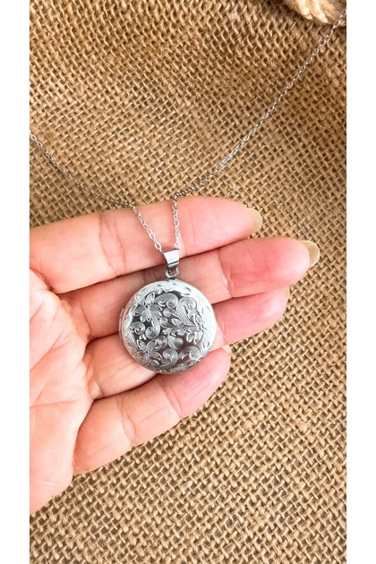 Opening inside memory necklace with lid picture can be placed couple necklace