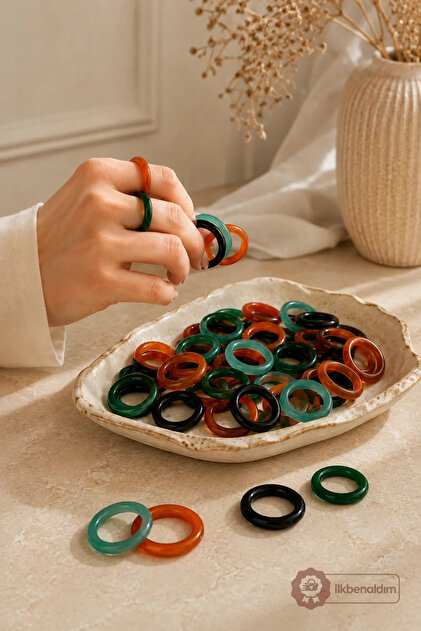 25 Pieces of Mixed Color and Size Agate Rings – Gift Rings for Distribution
