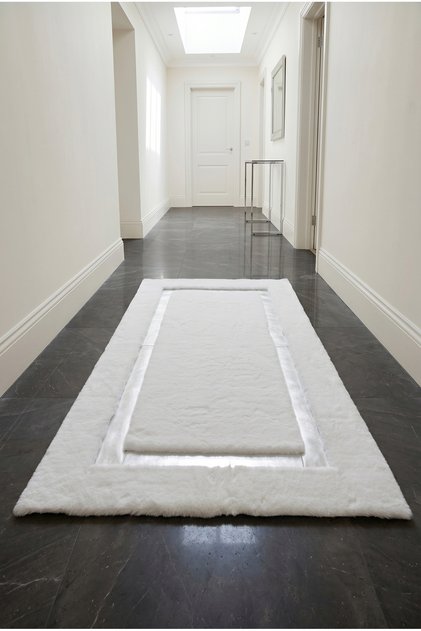 Beyaz Renkli Gümüş Varaklı Peluş Yolluk Halı