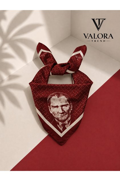 Trend Atatürk Desenli Bordo Saten Fular 72x72 cm | Kare Fular, Atatürk İmzalı Şık Boyun Fuları, Cumhuriyet Temalı Premium Aksesuar