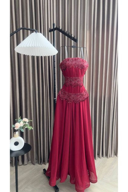 Elegant Evening Dress in Luxurious Burgundy Color,