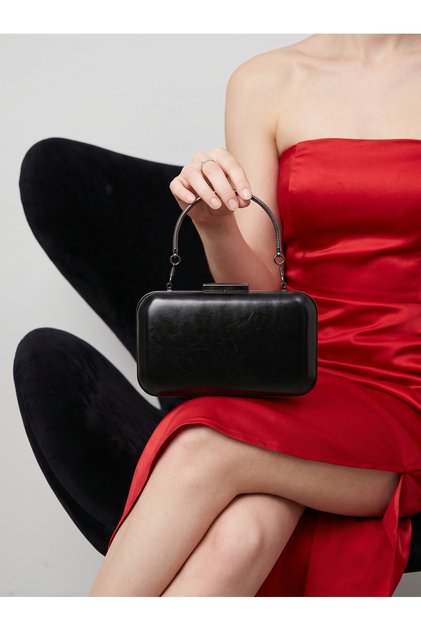Black Shiny Metallic Skin Leather Black Metal Detailed Chain Strap Women's Evening Dress Bag Wedding Engagement Graduation